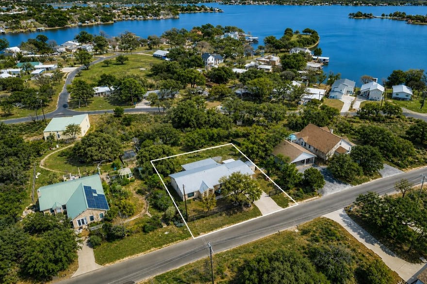 125 Winding Way, Sunrise Beach, Texas