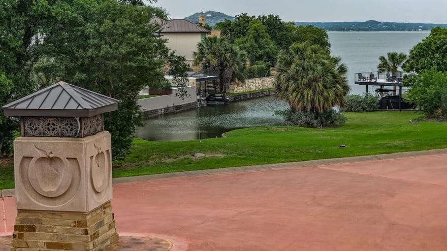 67 Applehead Island Dr, Horseshoe Bay, Texas