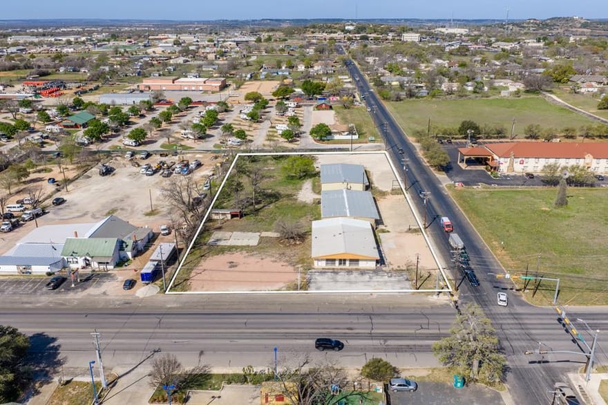 702 S Washington Highway, Fredericksburg, Texas