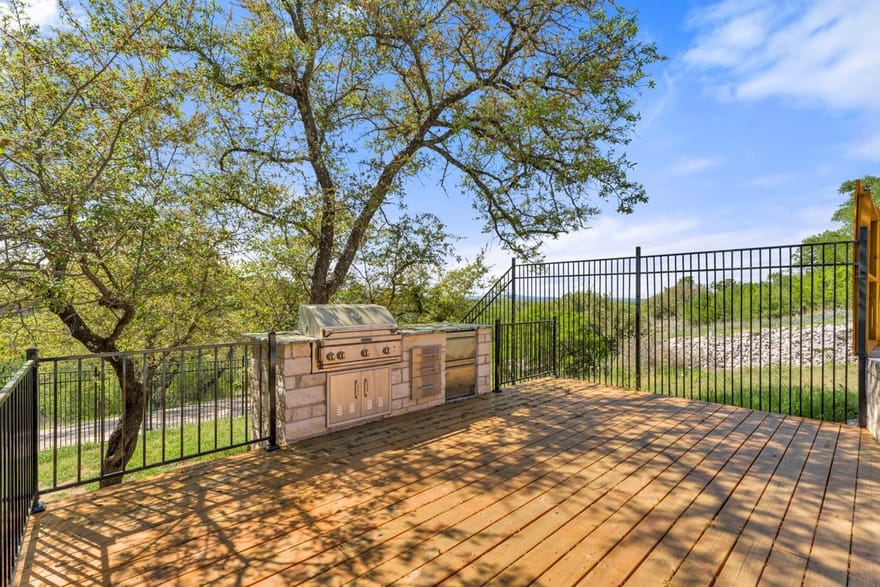 100 Semi Cir, Horseshoe Bay, Texas