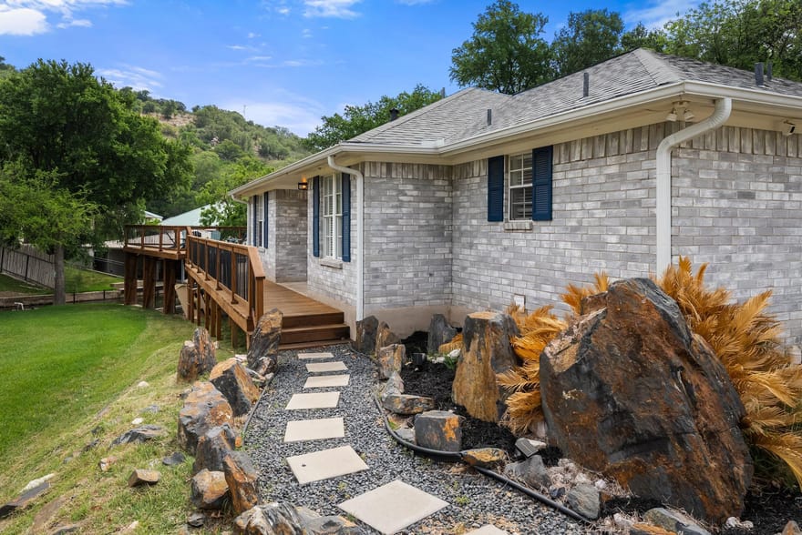 305 Mountain View, Sunrise Beach, Texas