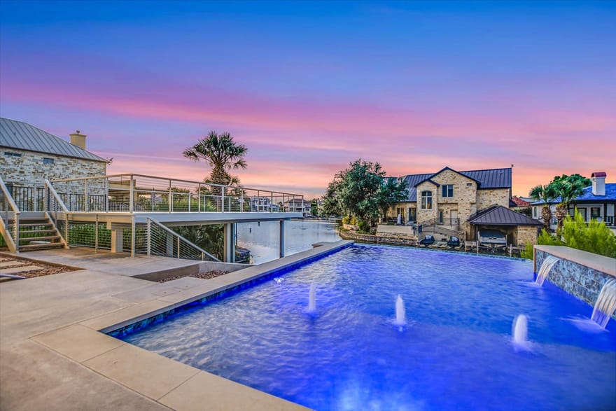 98 Wennmohs Pl, Horseshoe Bay, Texas