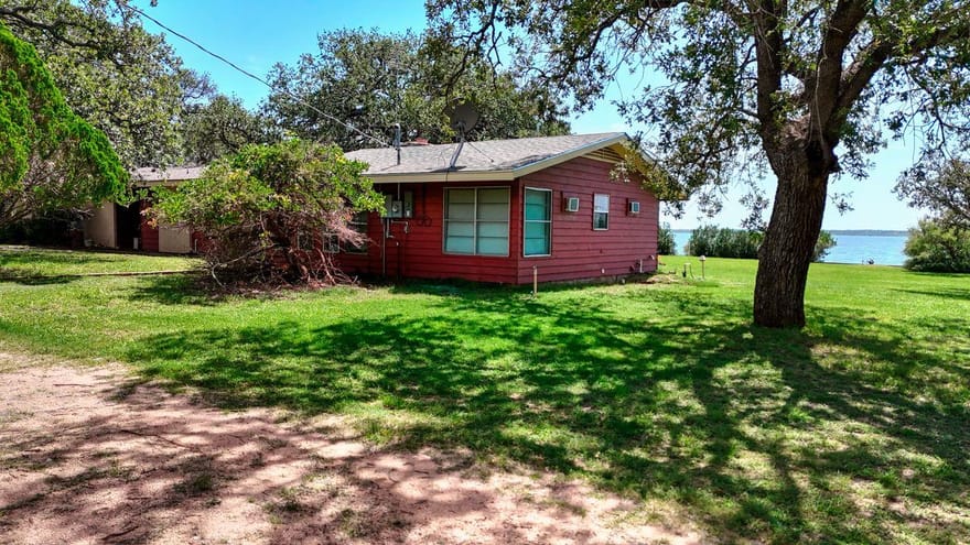110 W Lakecrest Dr, Bluffton, Texas