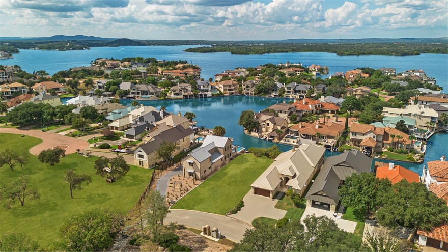 100 Wennmohs Pl, Horseshoe Bay, Texas