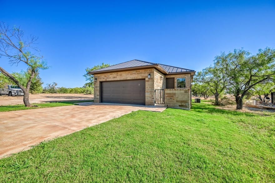 302 Parallel Cir, Horseshoe Bay, Texas