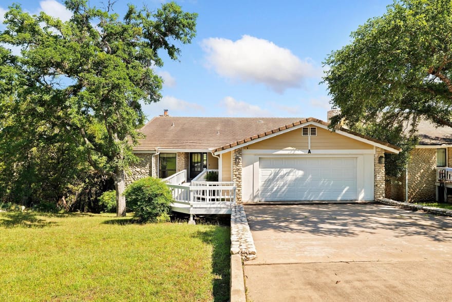 310 Dogie Dr, Horseshoe Bay, Texas