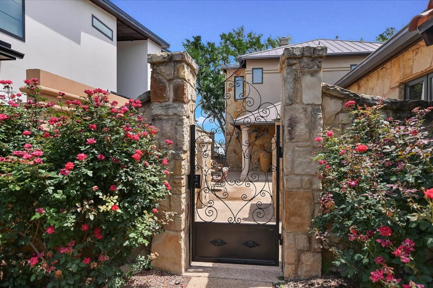 507 Sandy Mountain Dr, Sunrise Beach, Texas