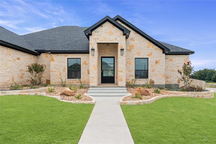 302 Rodeo Rd, Salado, Texas