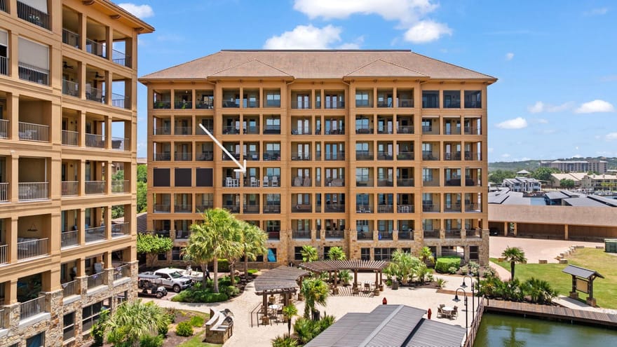 101 West Bank, Horseshoe Bay, Texas