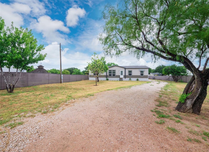 1106 Hi Line Dr, Buchanan Dam, Texas