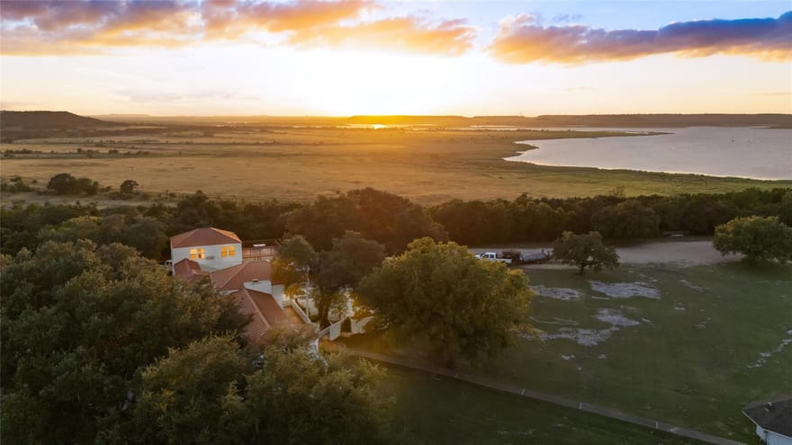 6750 N Lakeview Dr, Salado, Texas