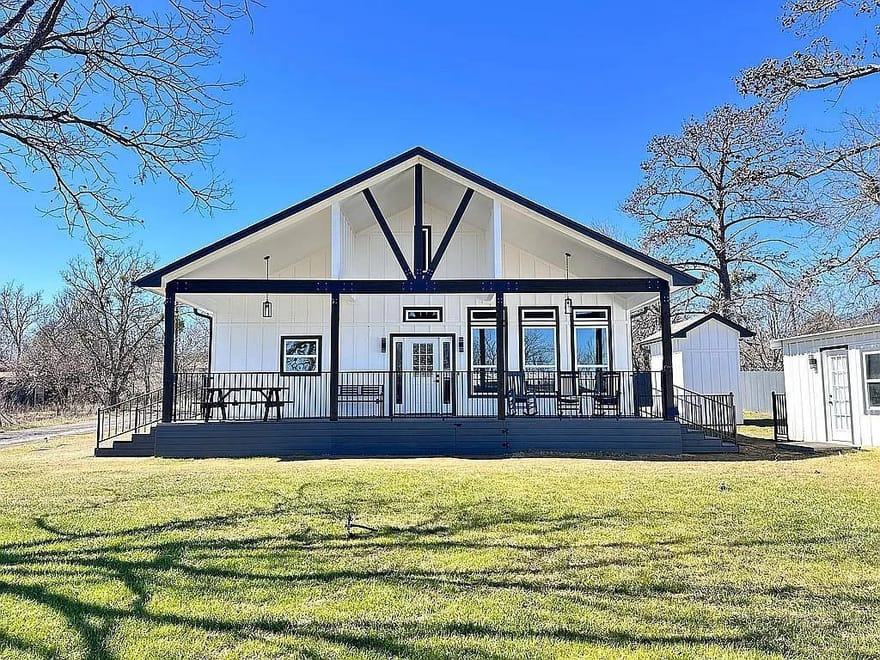 195 Covert Dr, Tow, Texas