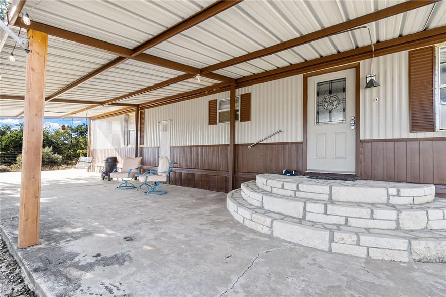 100 South St, Tow, Texas