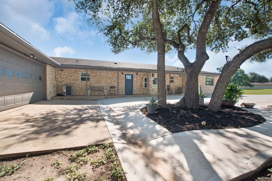 208 Iris Lane, Buchanan Dam, Texas