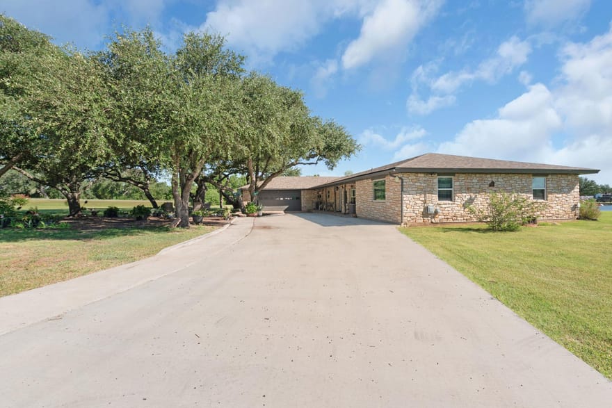 208 Iris Lane, Buchanan Dam, Texas