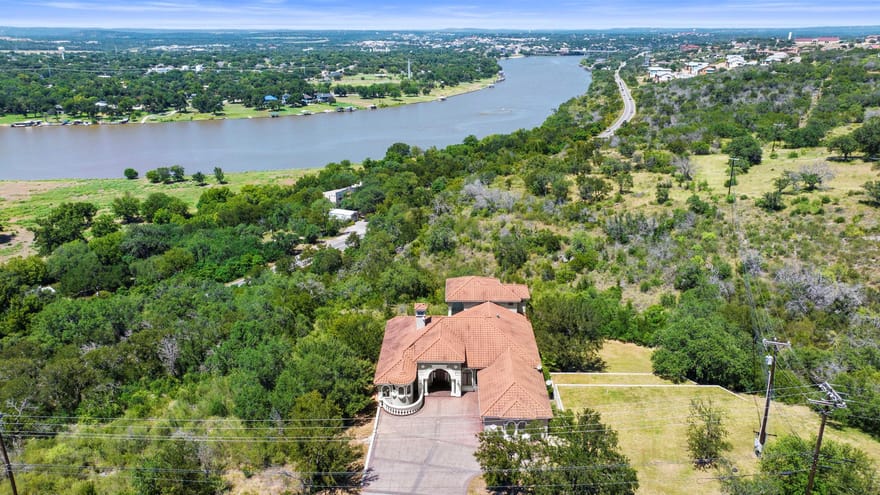 301 Circle Dr, Horseshoe Bay, Texas