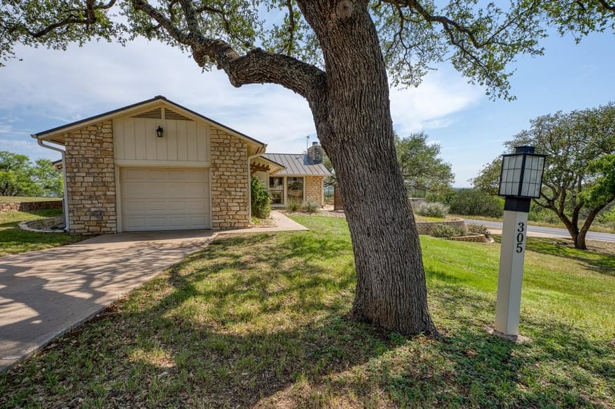 305 Onyx Dr, Horseshoe Bay, Texas