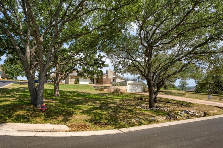 305 Onyx Dr, Horseshoe Bay, Texas