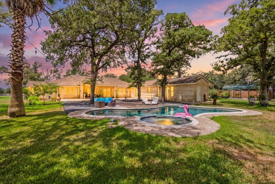 306 Kerry Ln, Floresville, Texas