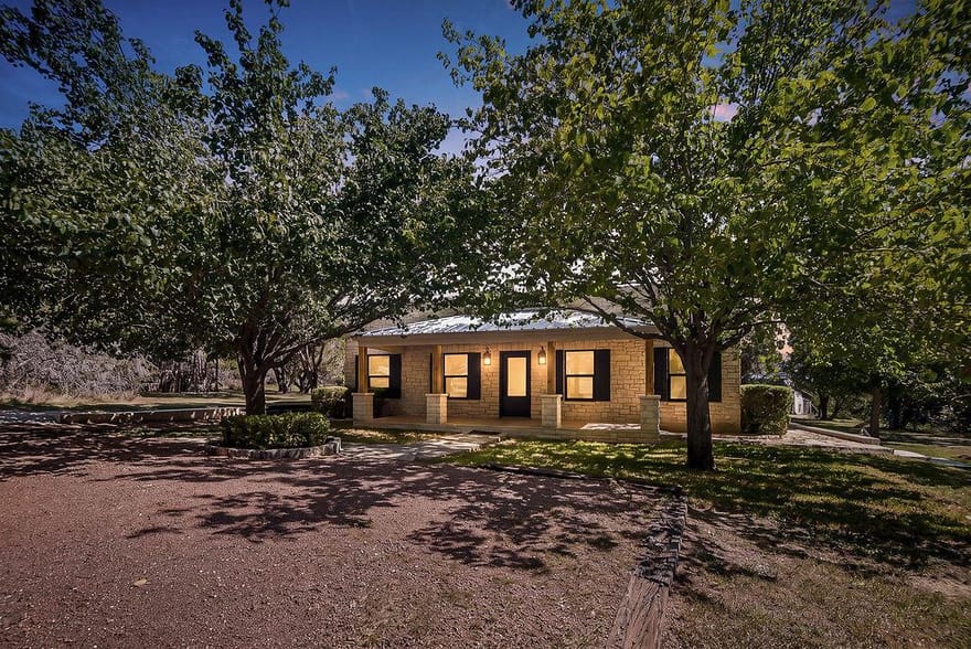 146 Hillside Dr, Fredericksburg, Texas