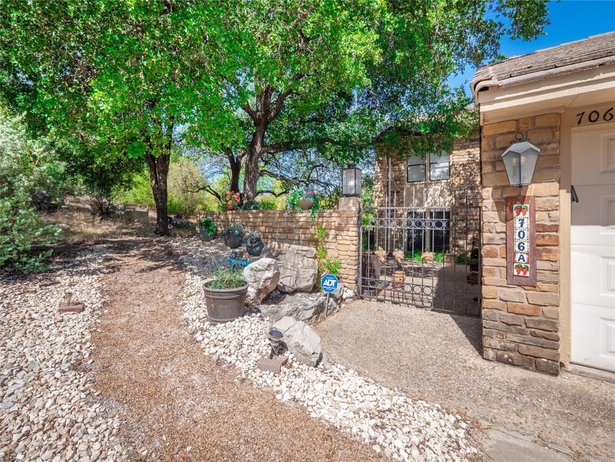 706-A Clayton Nolen Dr, Horseshoe Bay, Texas