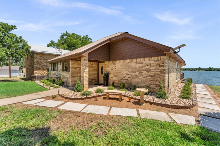 386 Lake Loop, Tow, Texas
