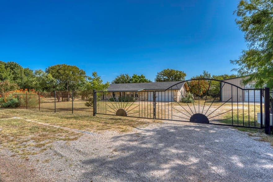 212 Deer Dr, Sunrise Beach, Texas