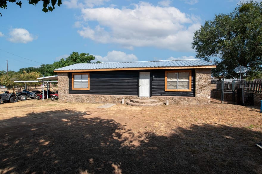 817 Ridgeway, Tow, Texas