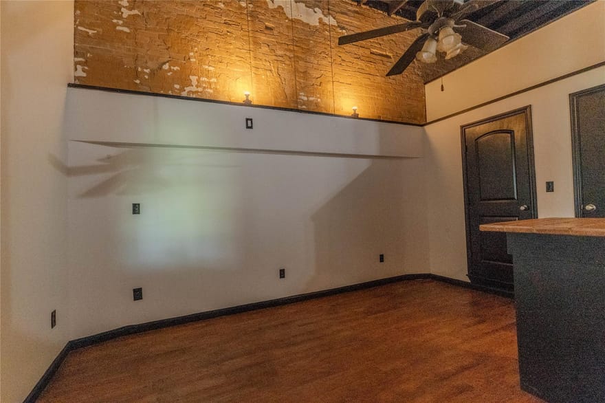 108 E Clark St, Bartlett, Texas