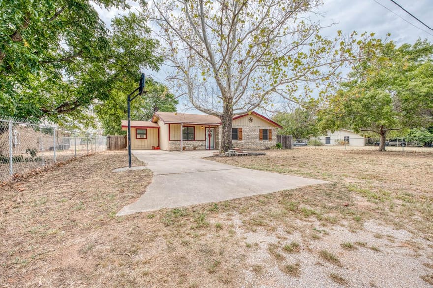 212 N River Oaks Dr, Burnet, Texas