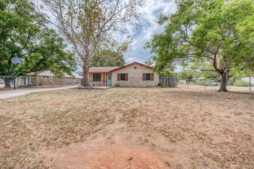 212 N River Oaks Dr, Burnet, Texas