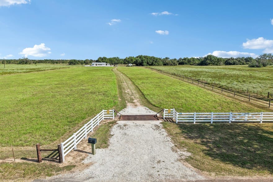4151 Unger Rd, Smithville, Texas