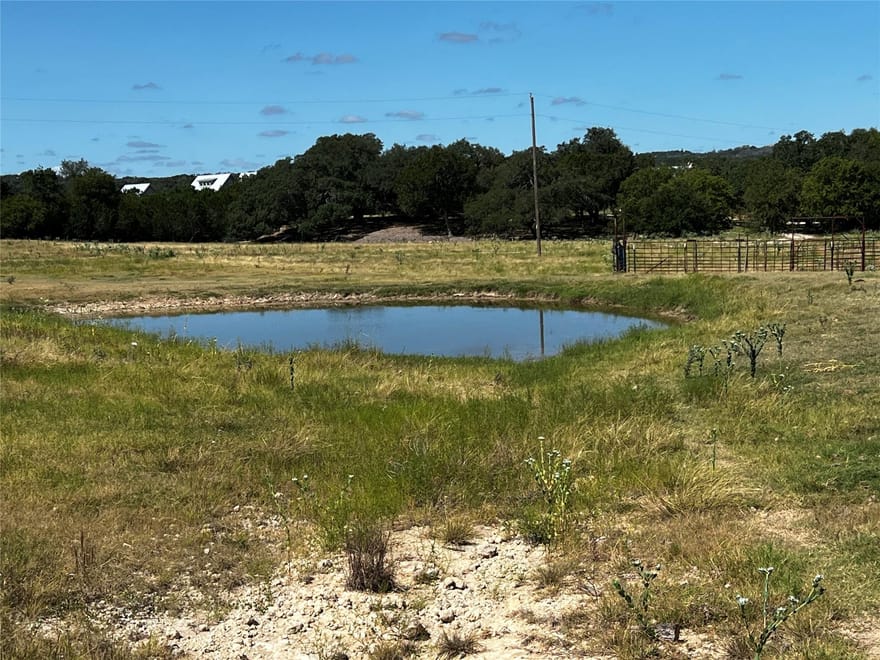 940 Schumann Rd, Stonewall, Texas