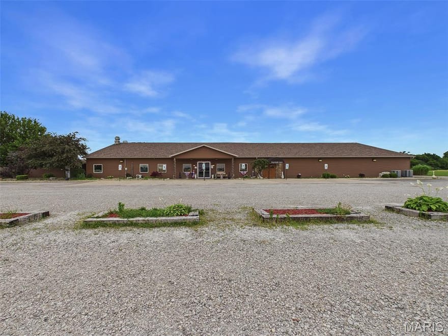 15469 State 127 Route, Carlyle, Illinois
