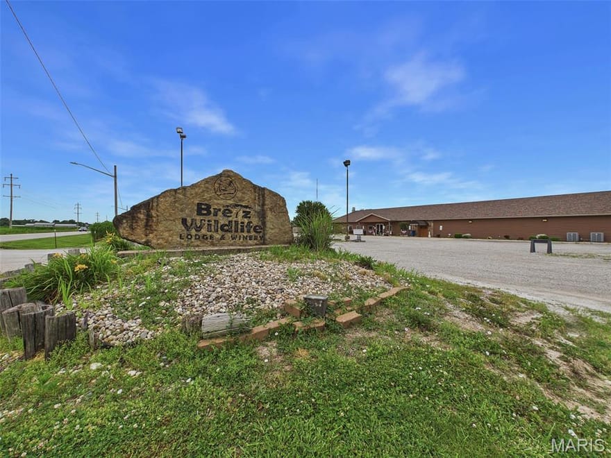 15469 State 127 Route, Carlyle, Illinois