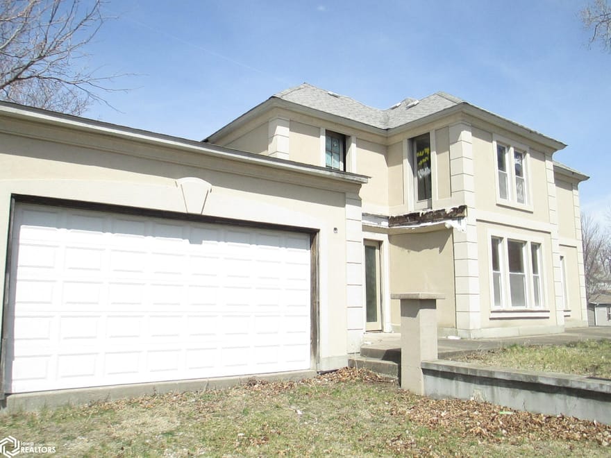 1003 Orchard Avenue, Chariton, Iowa