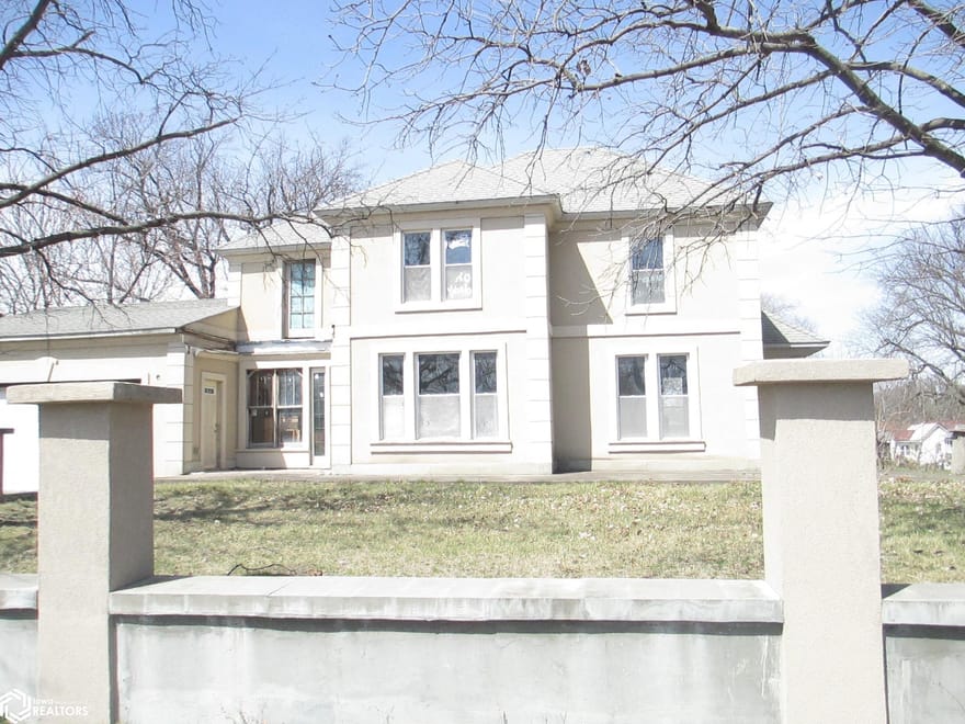 1003 Orchard Avenue, Chariton, Iowa