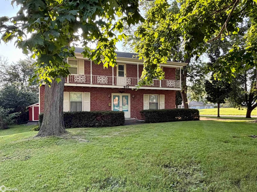 900 N Grand Street, Chariton, Iowa