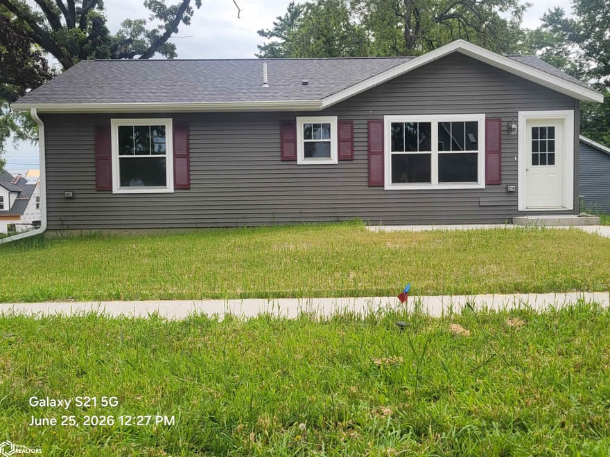 207 E Jefferson Street, Mount Ayr, Iowa