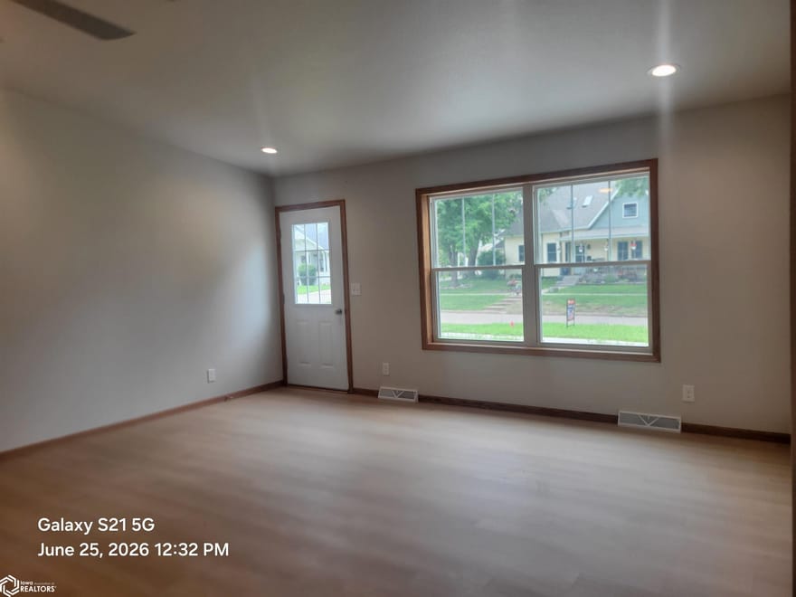 207 E Jefferson Street, Mount Ayr, Iowa