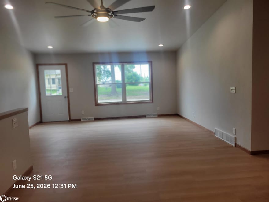 207 E Jefferson Street, Mount Ayr, Iowa