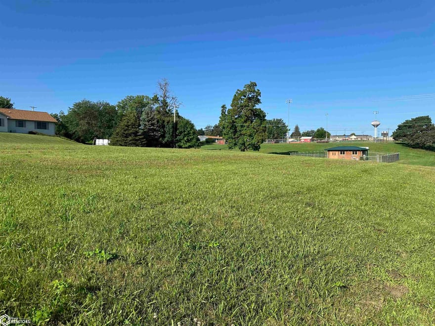1128 Ilion Avenue, Chariton, Iowa