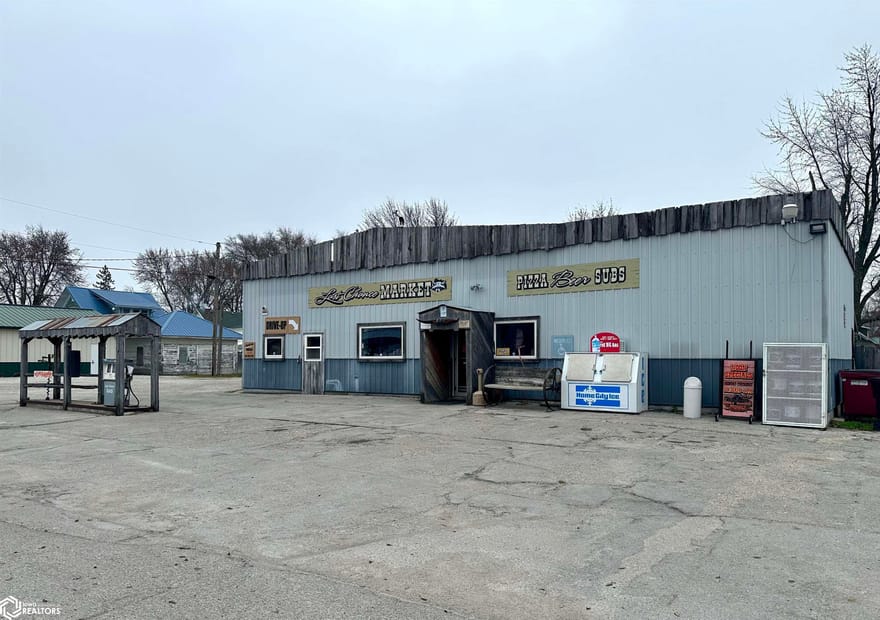 114 S Prairie Street, Russell, Iowa
