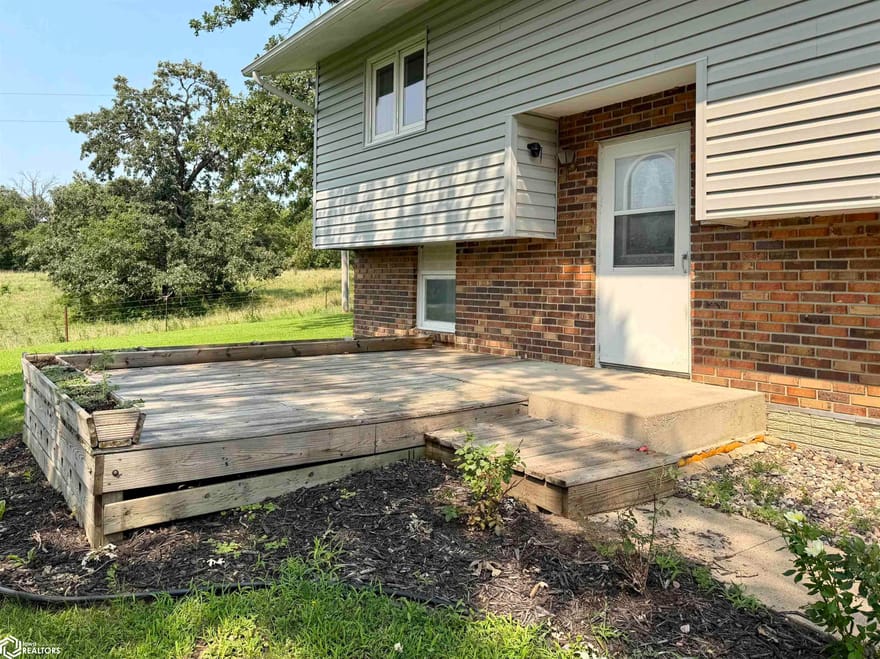 48786 260th Avenue, Chariton, Iowa