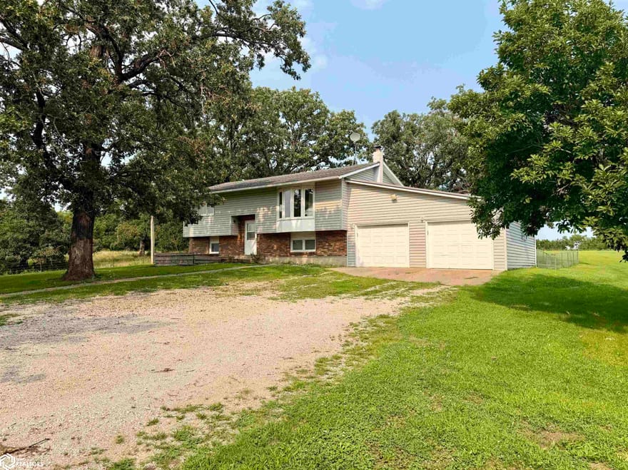 48786 260th Avenue, Chariton, Iowa