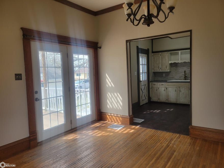 207 W Jackson Street, Mount Ayr, Iowa