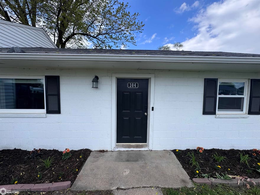 304 Broadway Street, New Virginia, Iowa