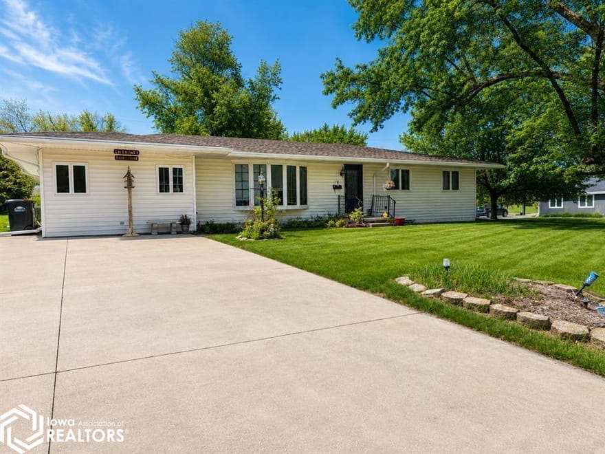704 E Monroe Street, Mount Ayr, Iowa