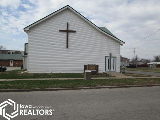 339 N Grand Street, Chariton, Iowa
