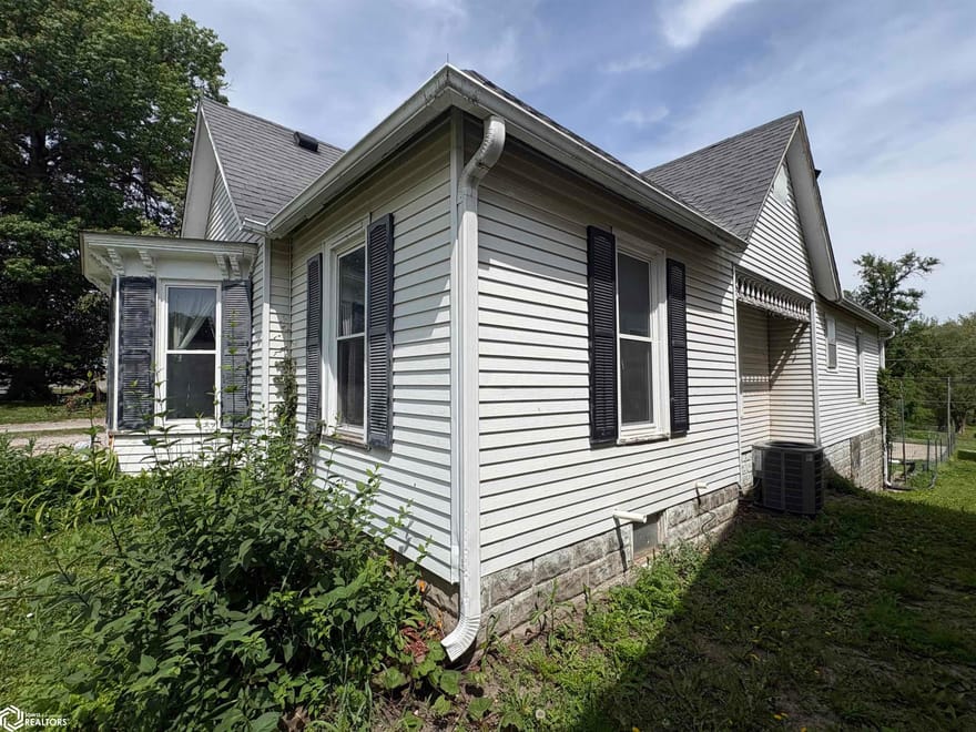 623 E Court Avenue, Chariton, Iowa